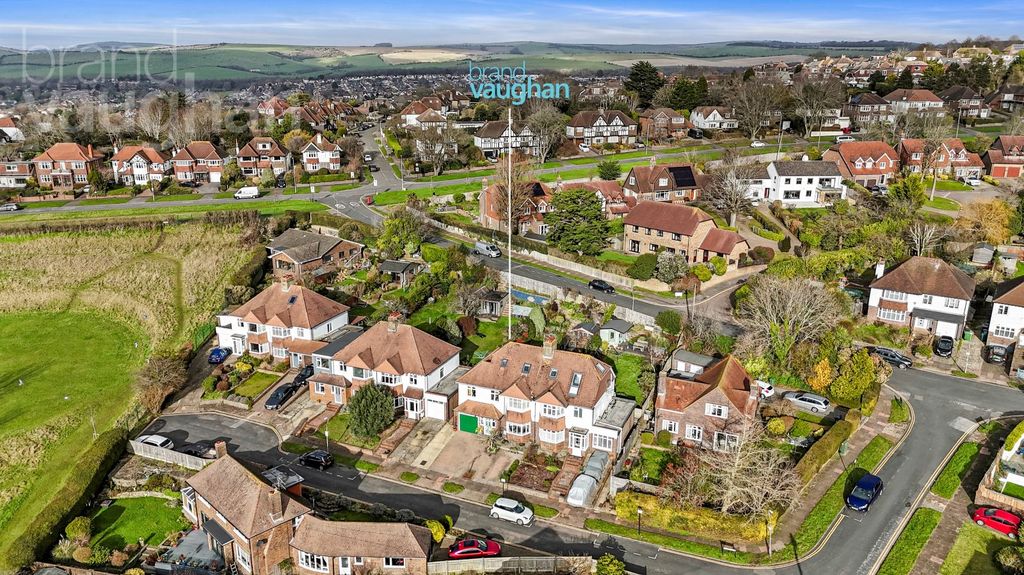 Property photo 3 of 37 Picture No. 16