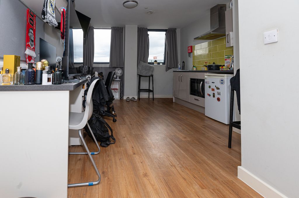 Property photo 2 of 11