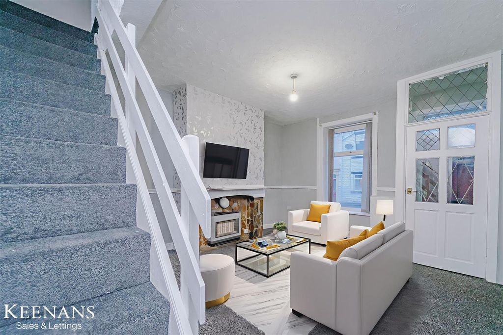 Property photo 1 of 17 Dsc08043 - Living Room - Standard - 7.Jpg