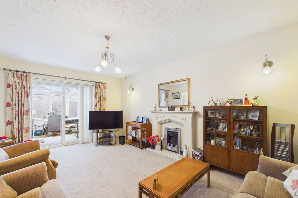 Property photo 2 of 25