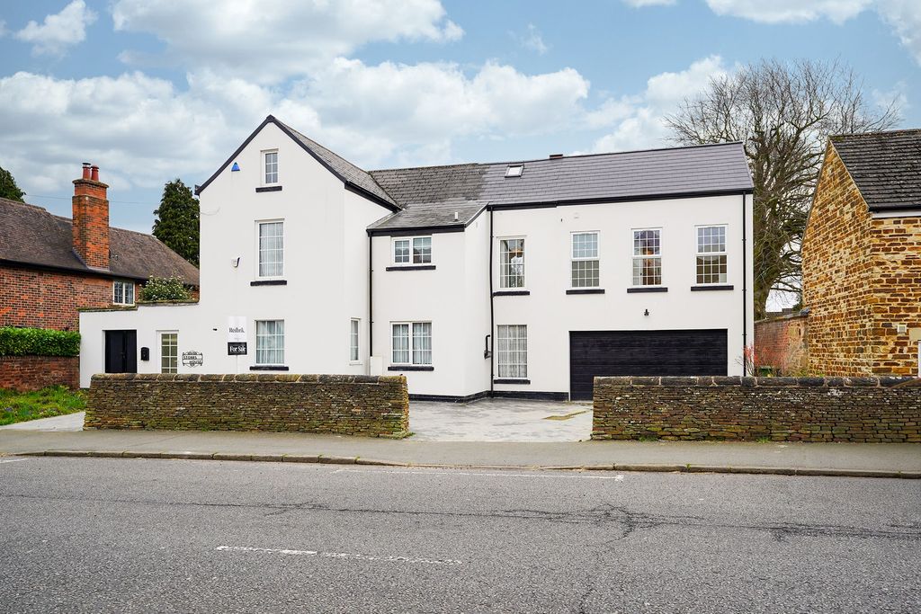 Property photo 1 of 37