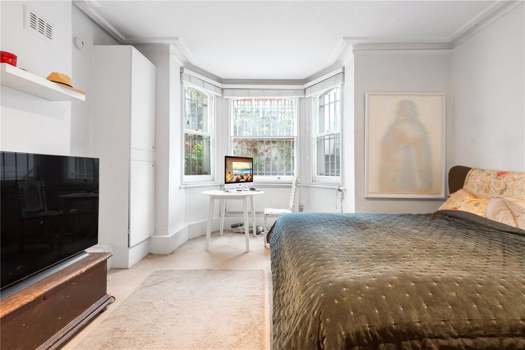 Property photo 2 of 11 Principal Bedroom