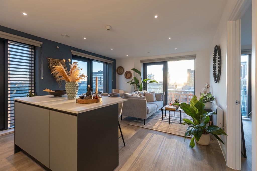 Property photo 1 of 8 3 Bed-42.Jpg