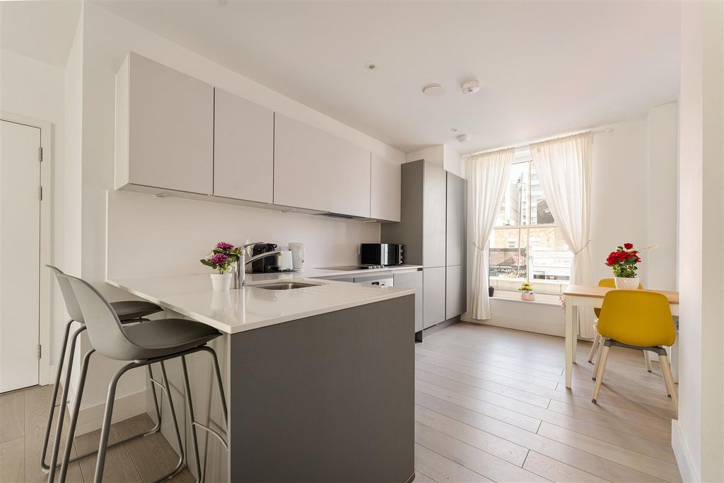 Property photo 3 of 39 Stamford Road, N1