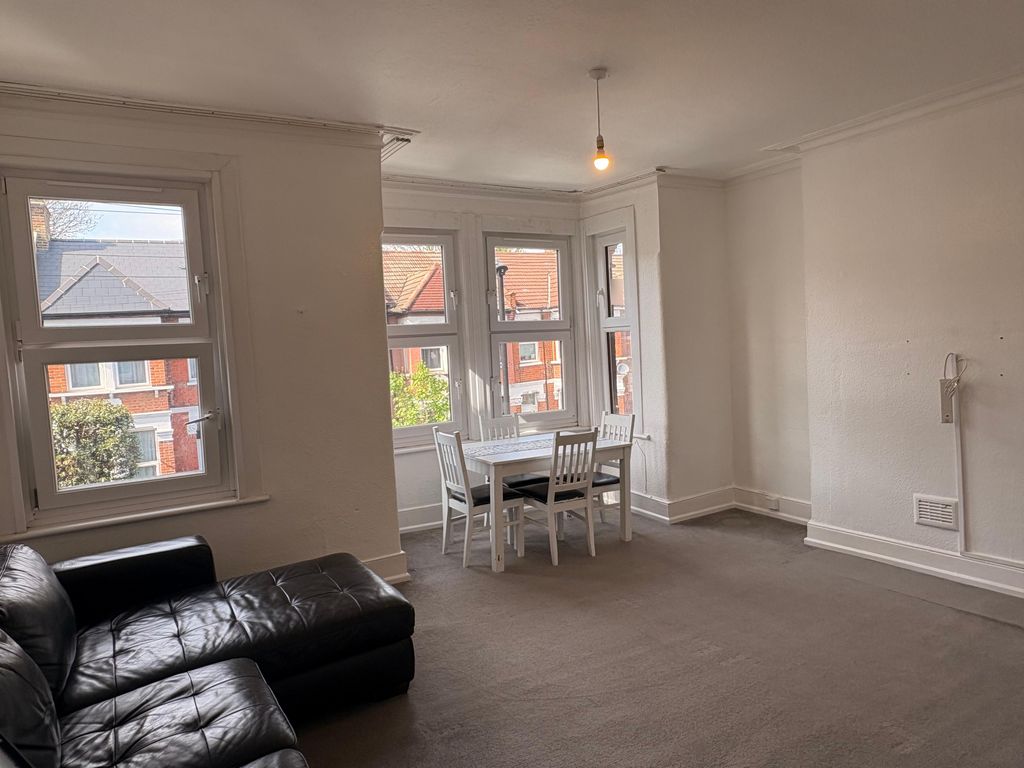 Property photo 1 of 8 Photo 0