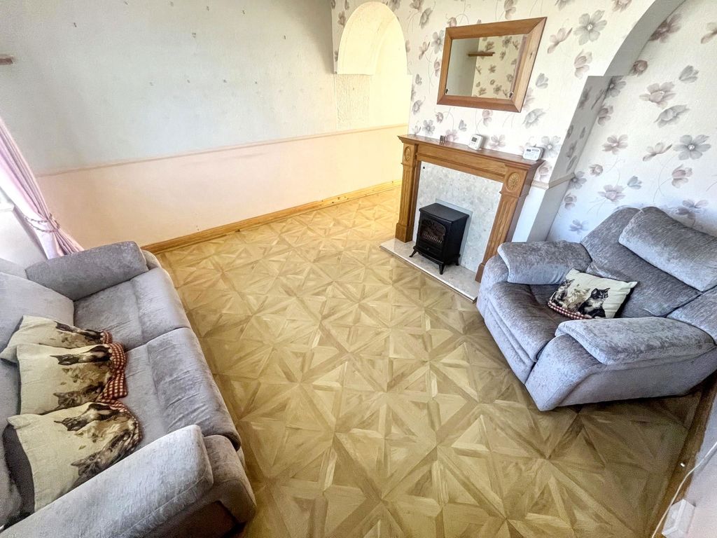 Property photo 3 of 16