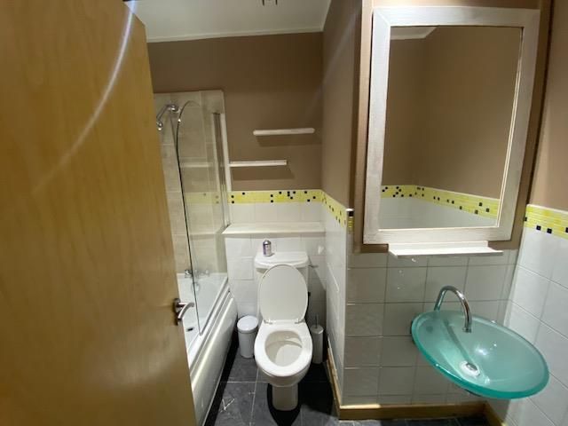 Property photo 2 of 9 Bathroom