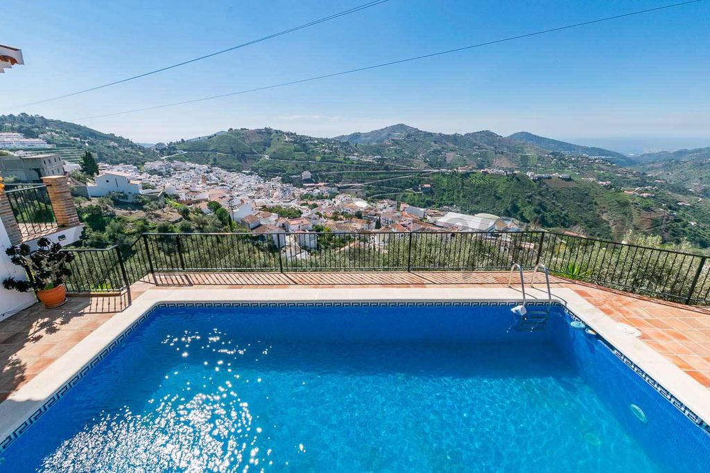 Property photo 2 of 19