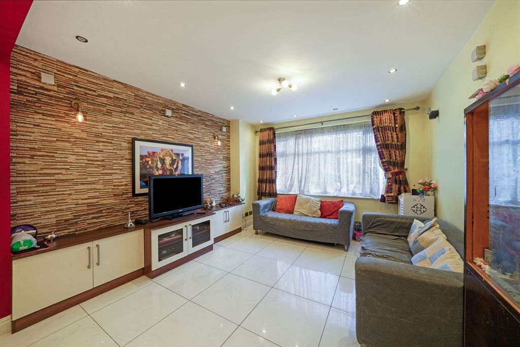 Property photo 2 of 26