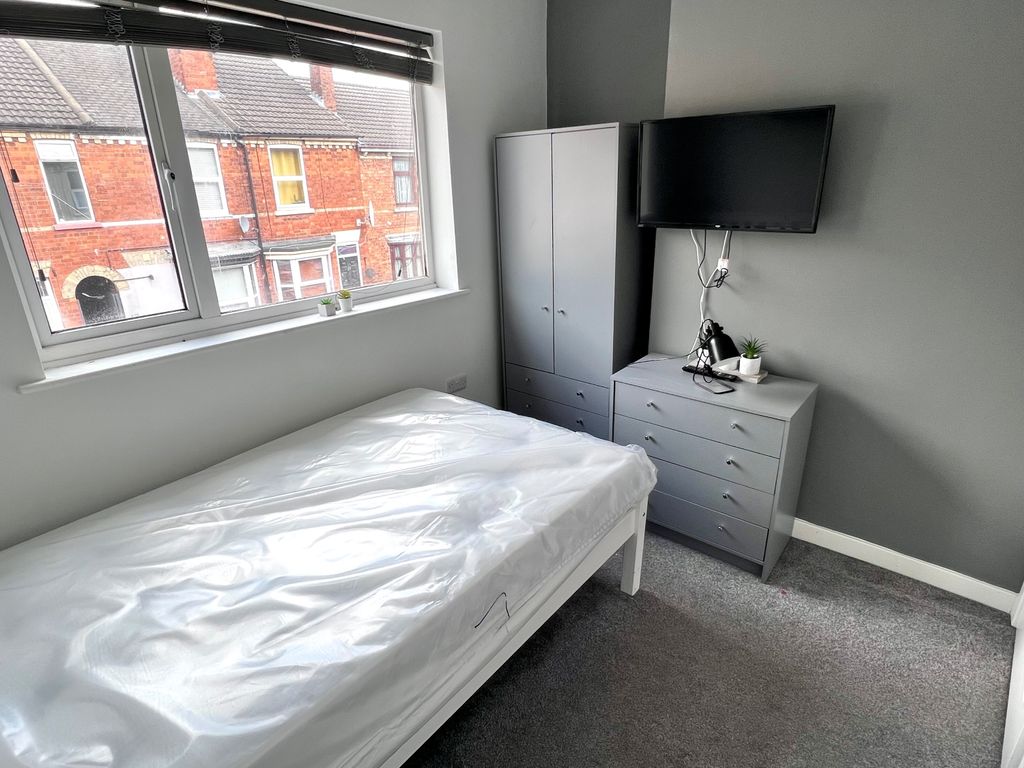 Property photo 1 of 8 Gibbeson Room 3