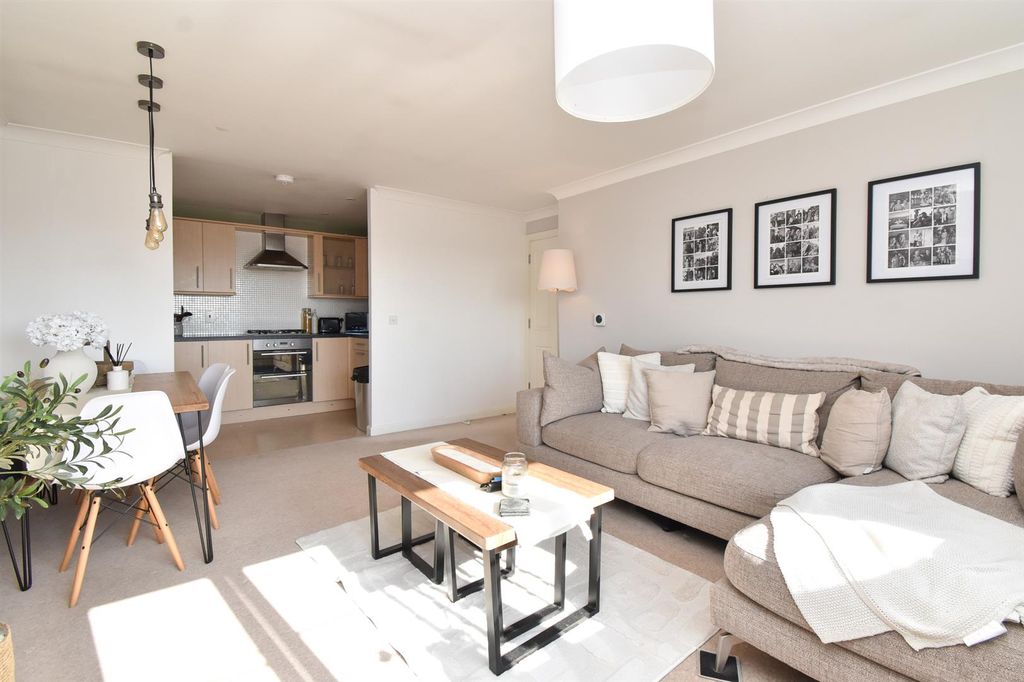 Property photo 1 of 18 Living Space