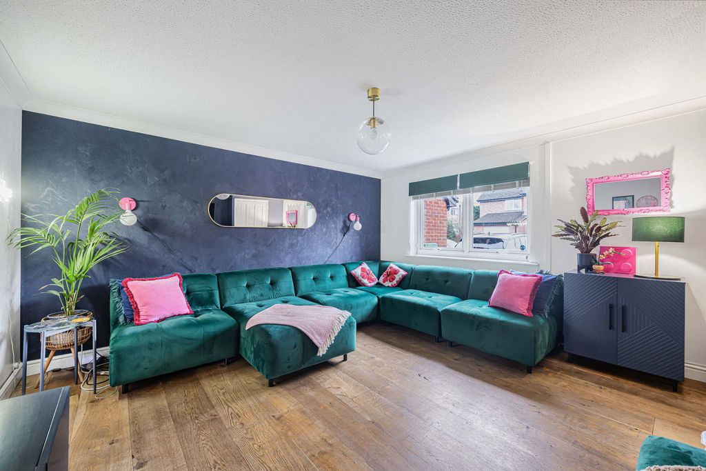 Property photo 3 of 27