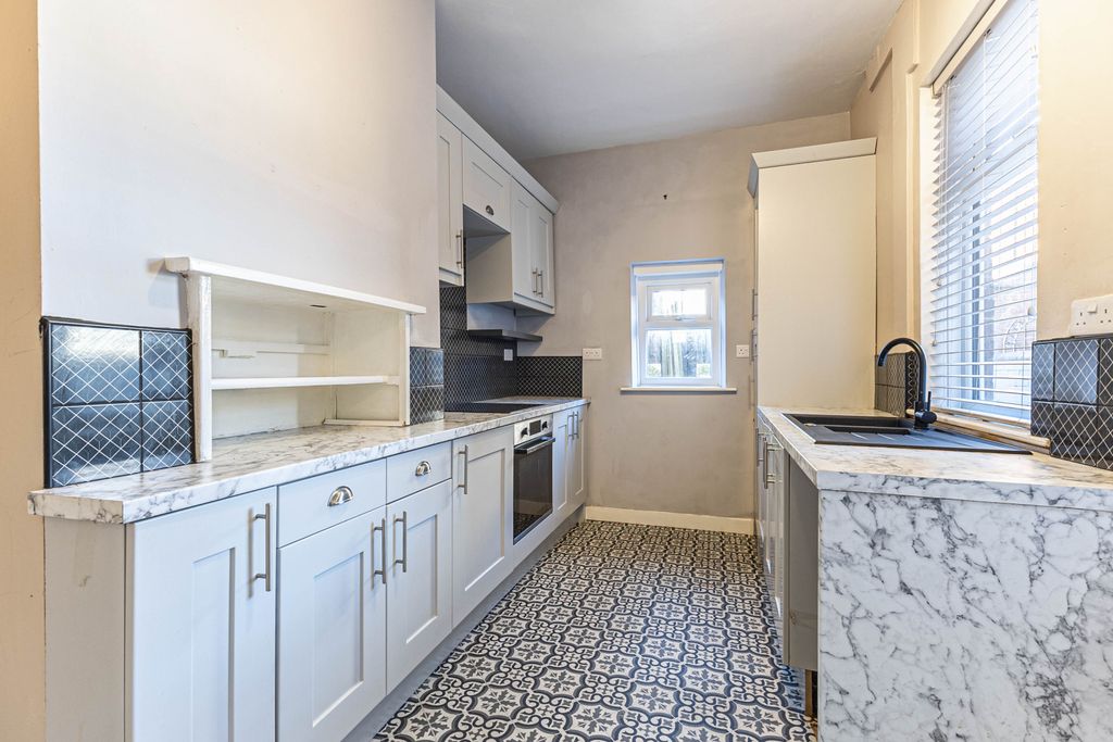 Property photo 2 of 18 Kitchen