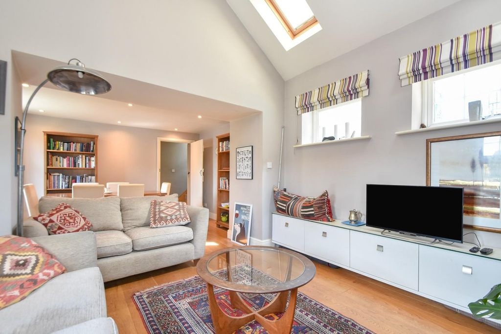 Property photo 3 of 20 63Briggate-13.Jpg