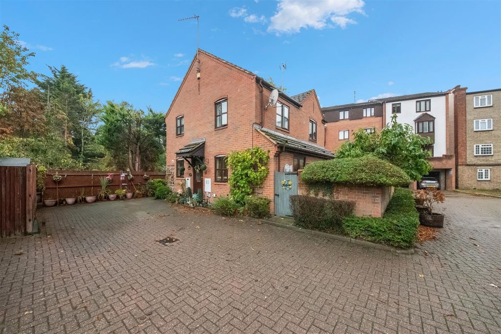 Property photo 1 of 11