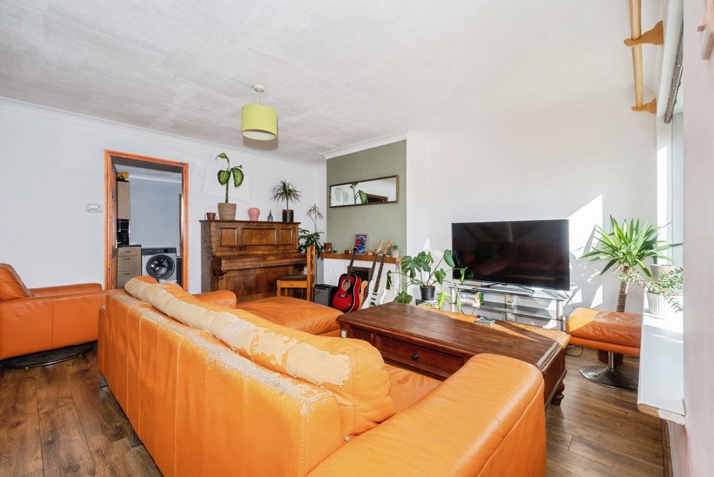 Property photo 3 of 12 Pbox-Img.Jpg