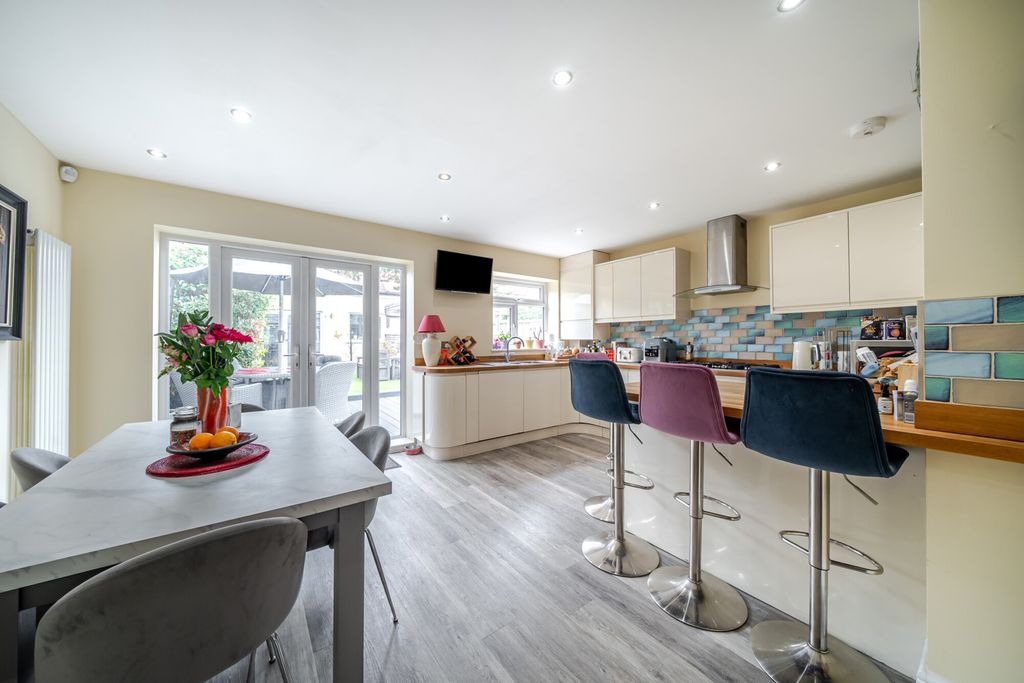 Property photo 3 of 16 1501019-12-6A71c5...