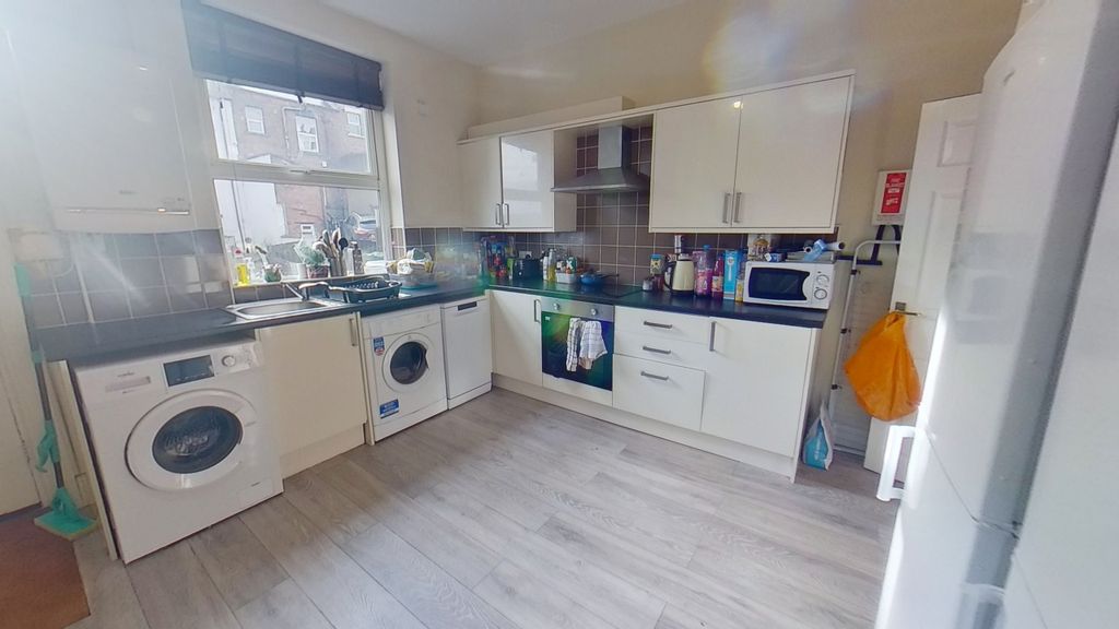 Property photo 3 of 13 St-Anns-Avenue-10122022172333.Jpg