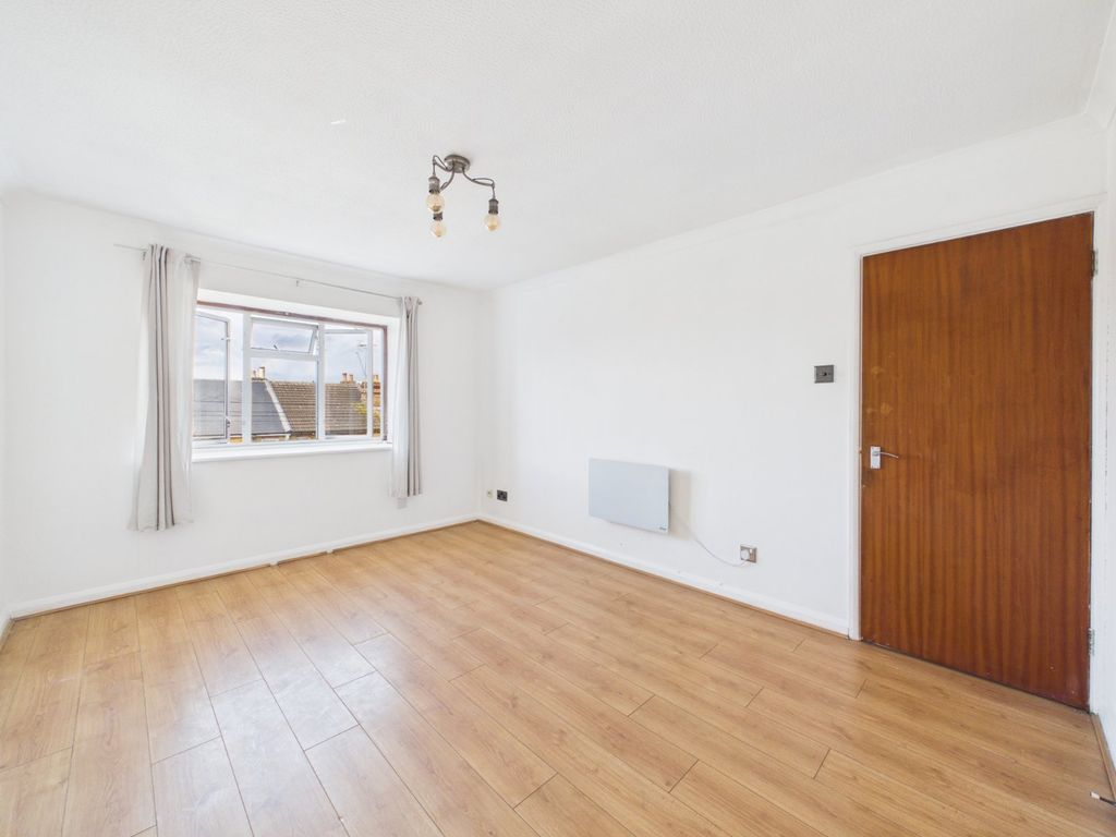 Property photo 2 of 17 Picture No. 13