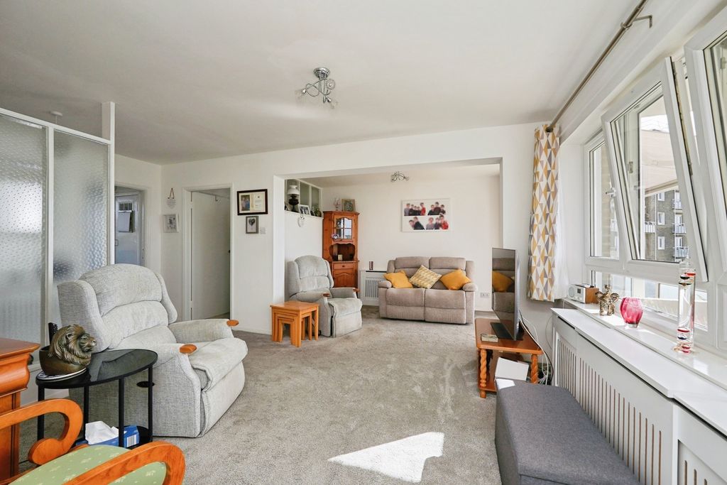 Property photo 3 of 16 Pbox-Img.Jpg