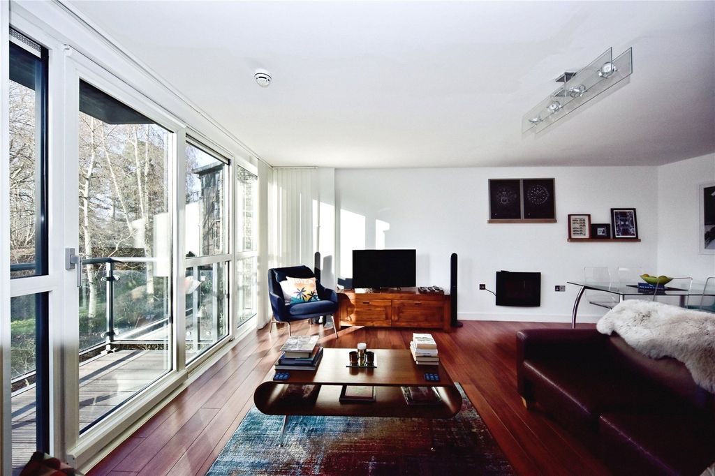 Property photo 2 of 14 Living Room