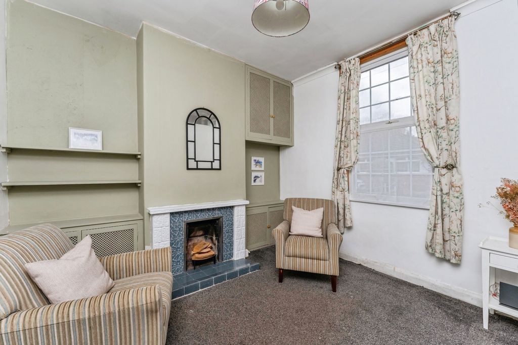 Property photo 2 of 17 Photo