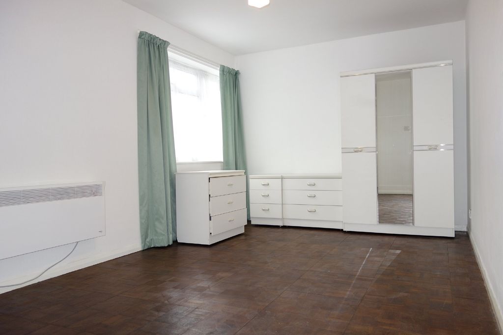Property photo 3 of 5