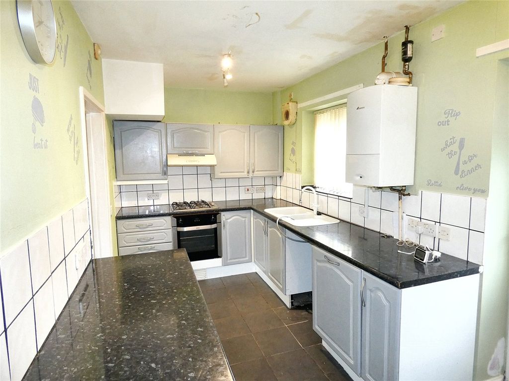 Property photo 3 of 8 Kitchen