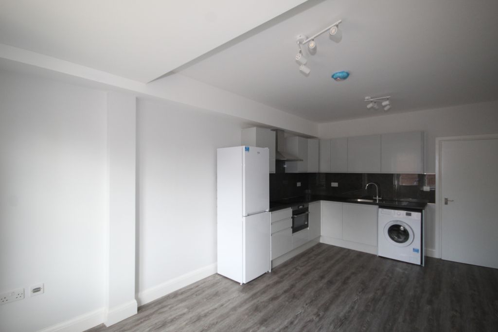 Property photo 1 of 7 Carlton Avenue, Harrow, Middlesex, Ha3