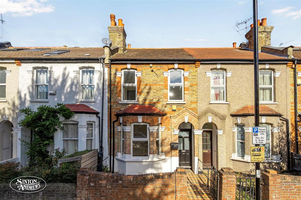 Property photo 1 of 11 8 Chesham Terrace-1.Jpg