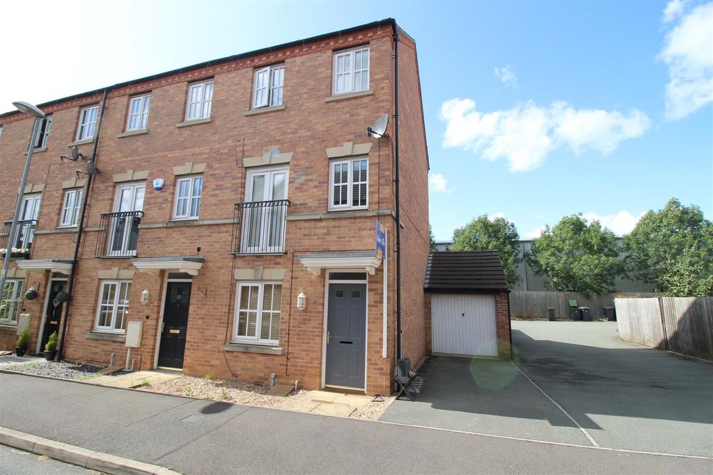 Property photo 1 of 9 86 Mountbatten Way Front.Jpg