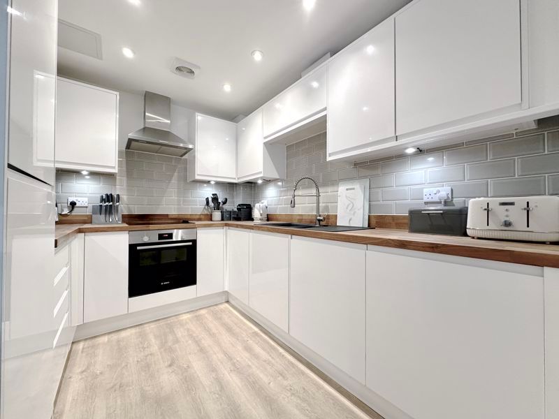 Property photo 3 of 7 Kitchen