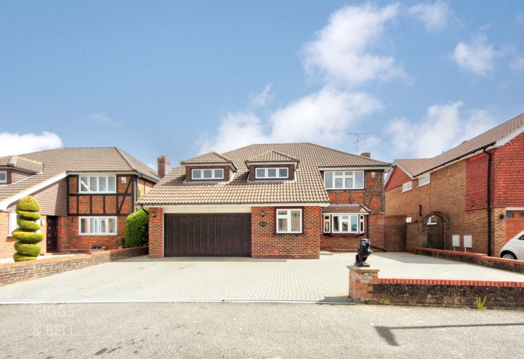 Property photo 1 of 32 4877080