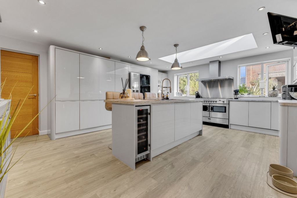 Property photo 3 of 41 5574703