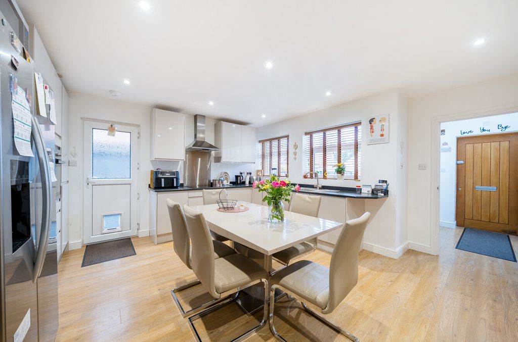 Property photo 2 of 17 1418851-4-69A18c2...