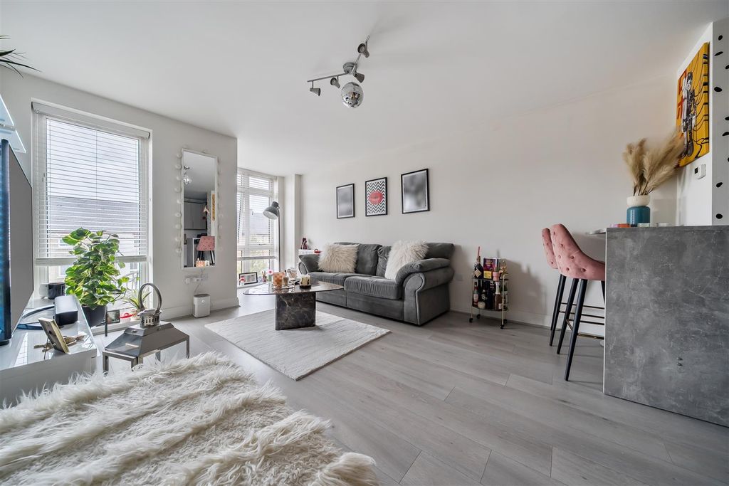 Property photo 2 of 10 Open Plan