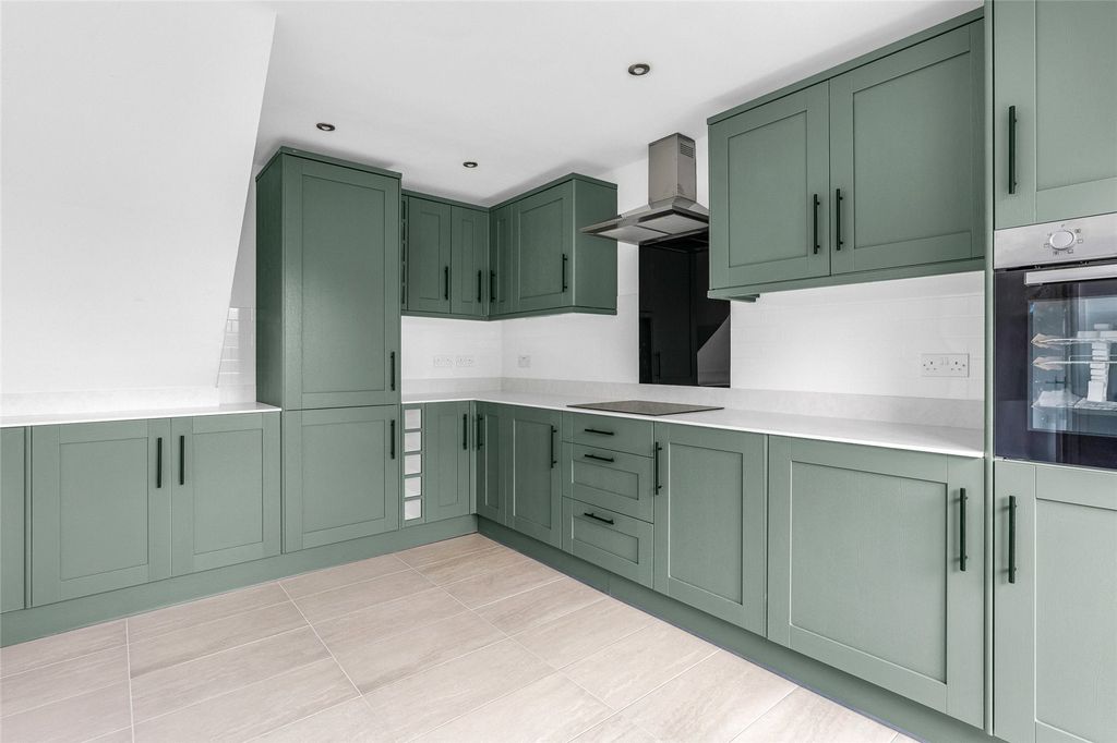 Property photo 3 of 19 Kitchen