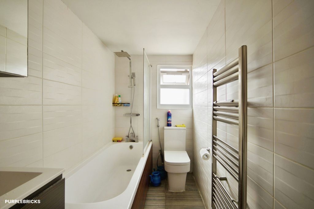 Property photo 2 of 31 Bathroom
