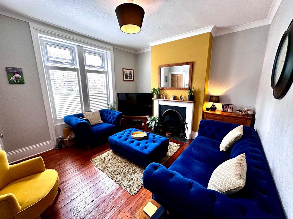 Property photo 3 of 29 Lounge
