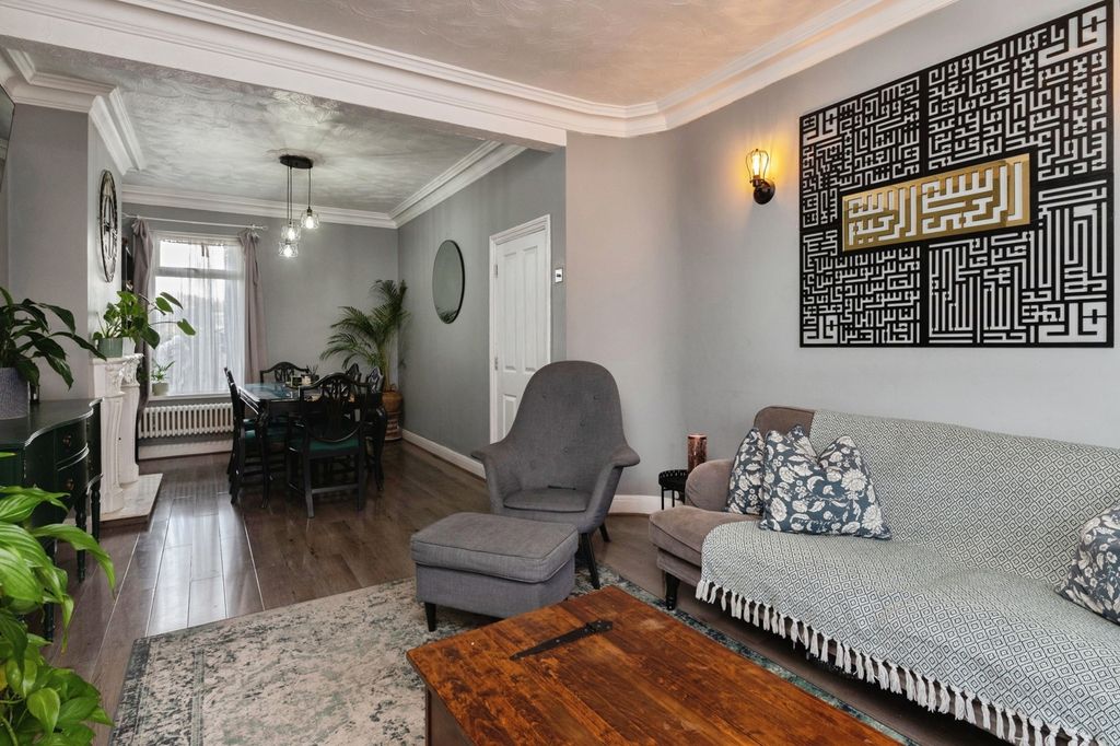 Property photo 3 of 17 Photo