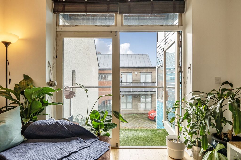 Property photo 2 of 24 Picture No. 19