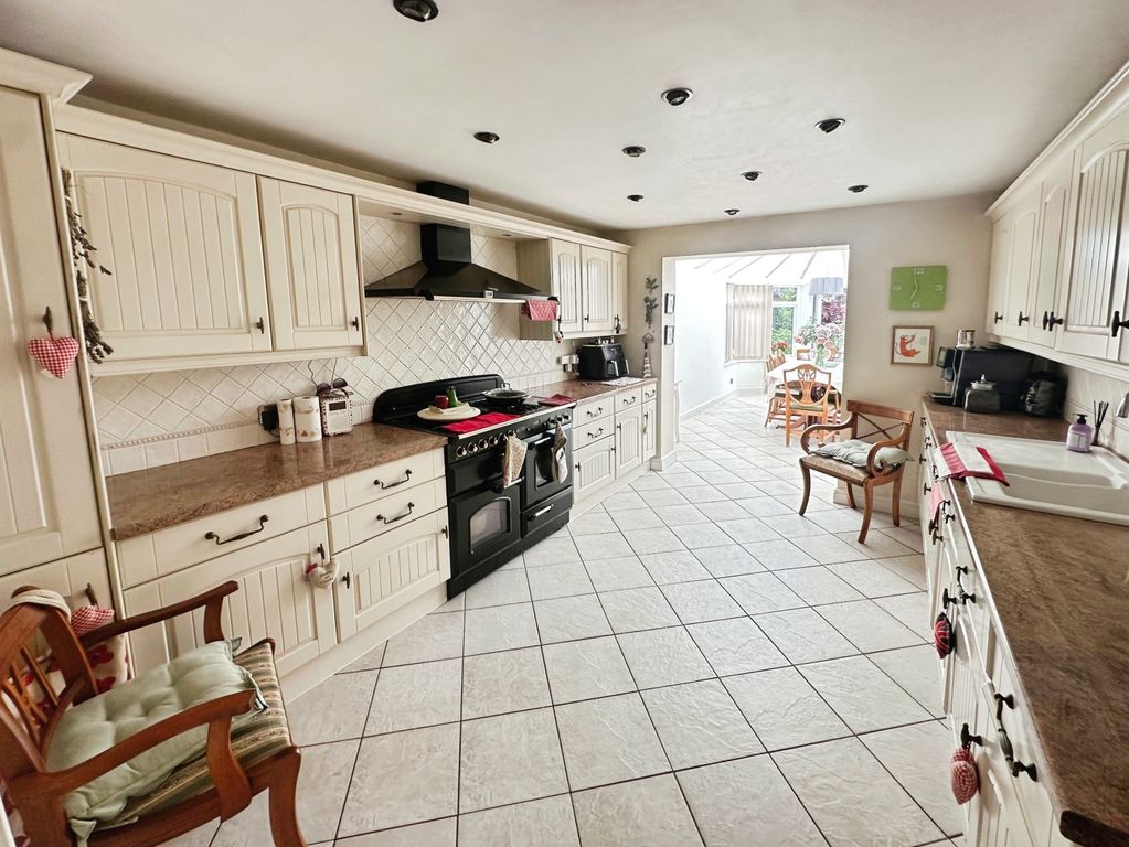 Property photo 2 of 18 Kitchen