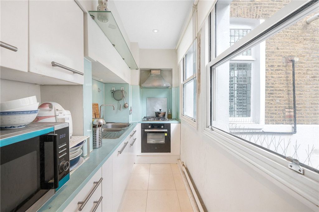 Property photo 3 of 8 Kitchen