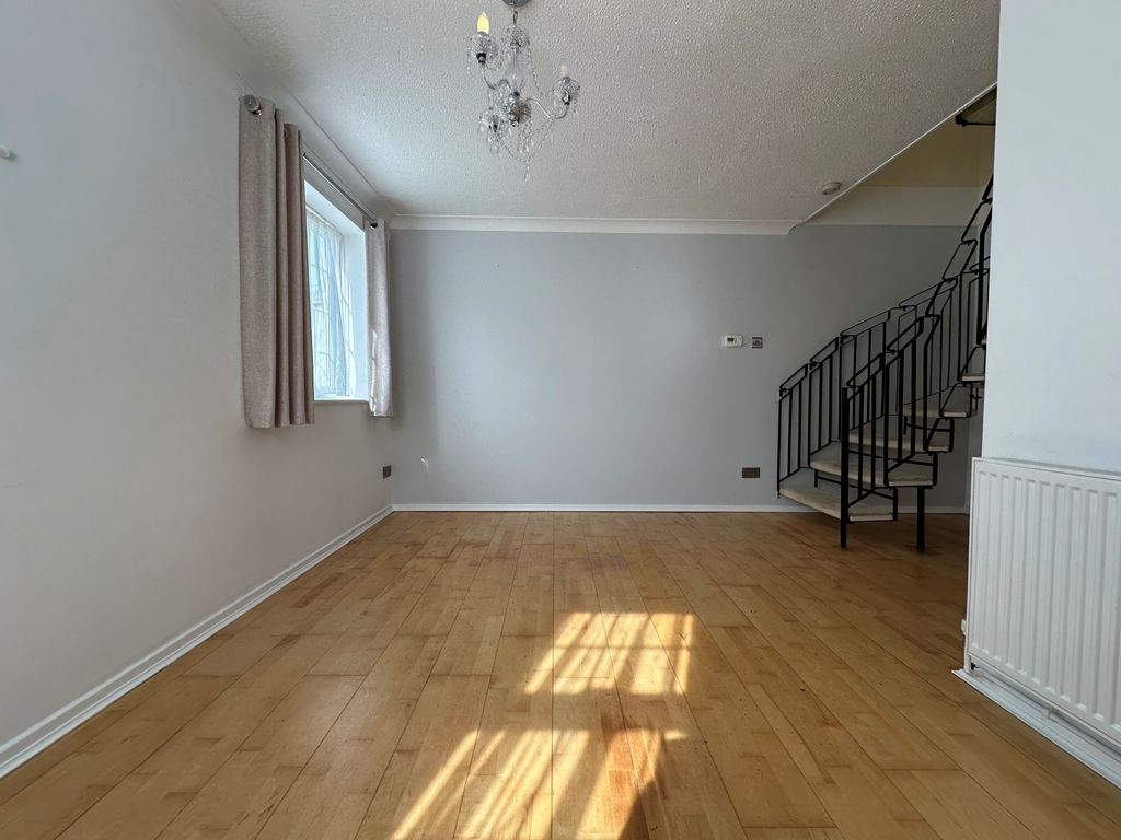 Property photo 3 of 7 Living Room