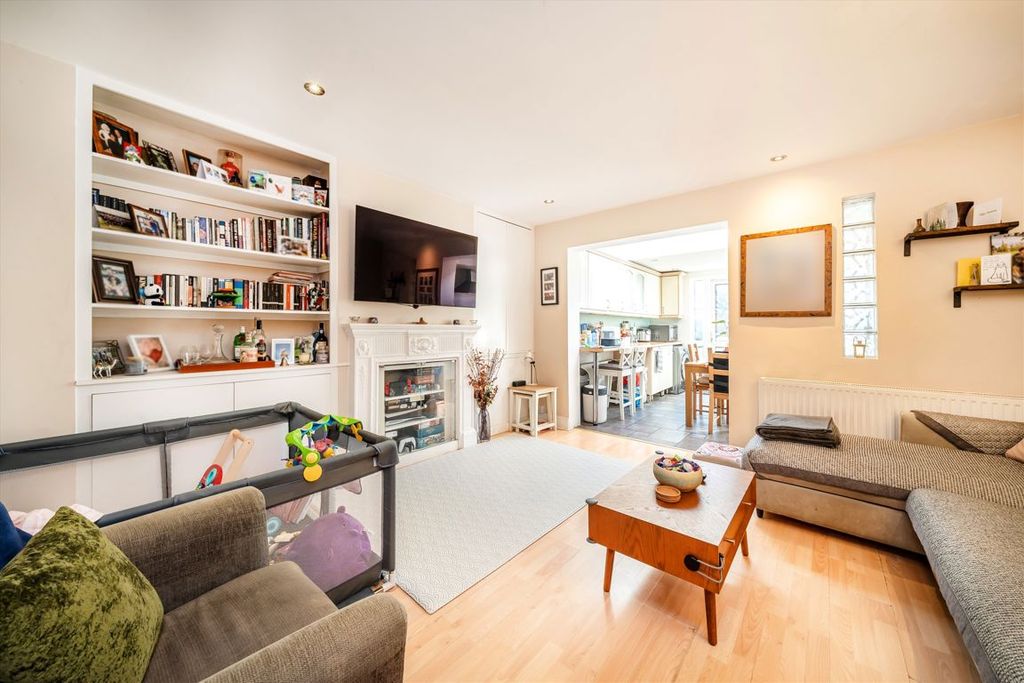 Property photo 2 of 8