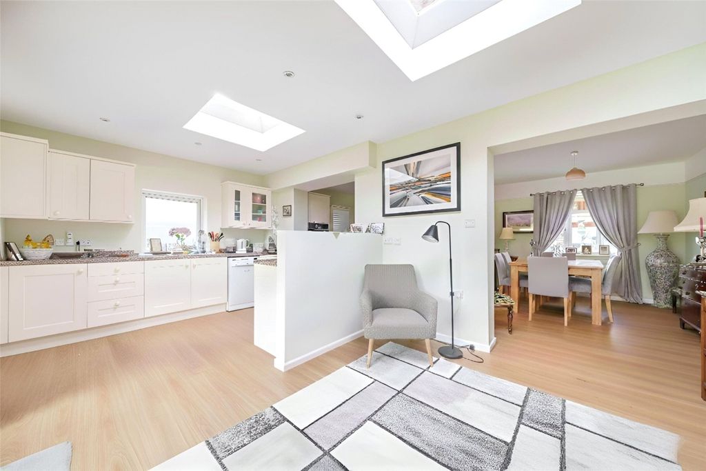 Property photo 3 of 10 Kitchen/Dining