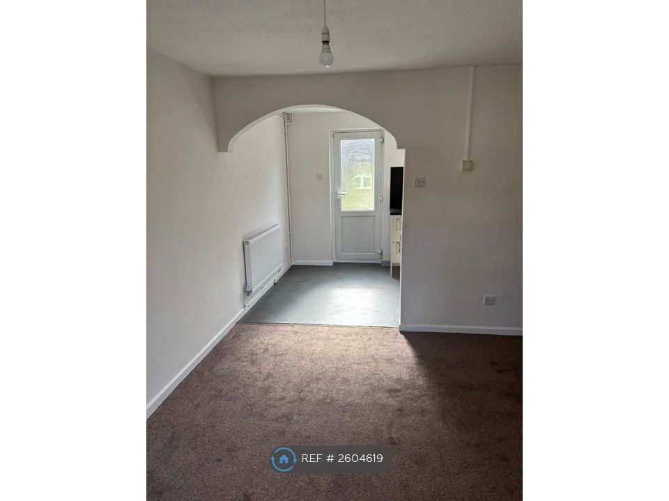 Property photo 3 of 10 Lounge Through To Kitchen