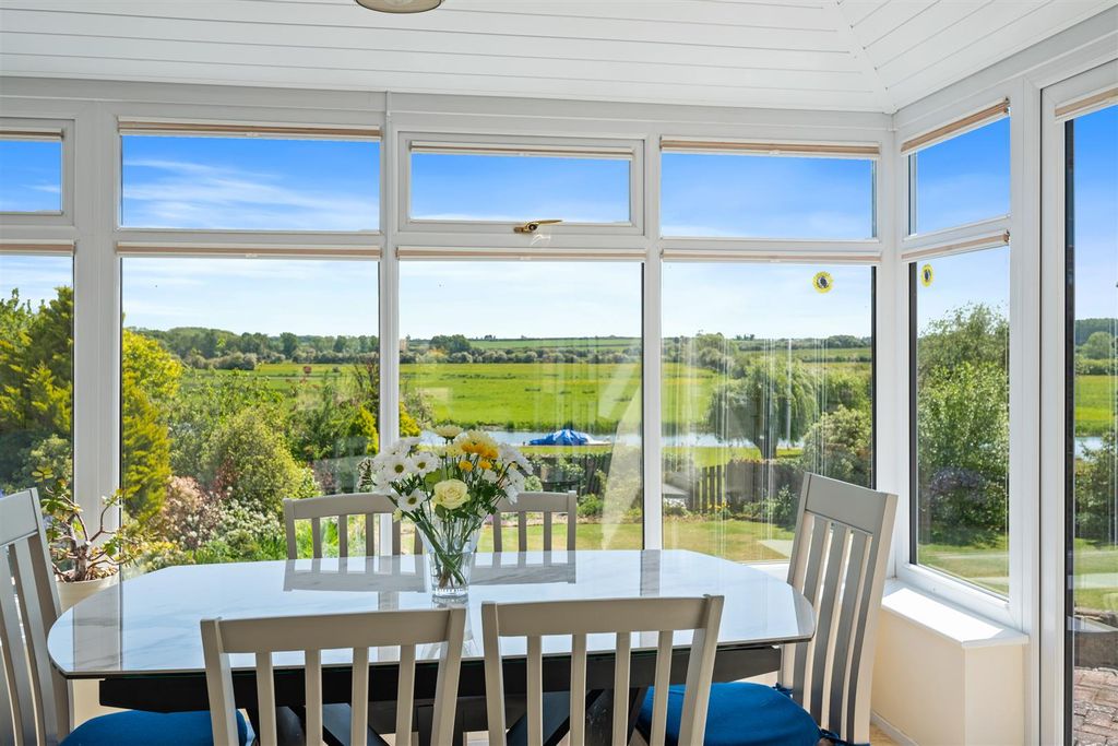 Property photo 3 of 42 6Themooringsweb30.Jpg