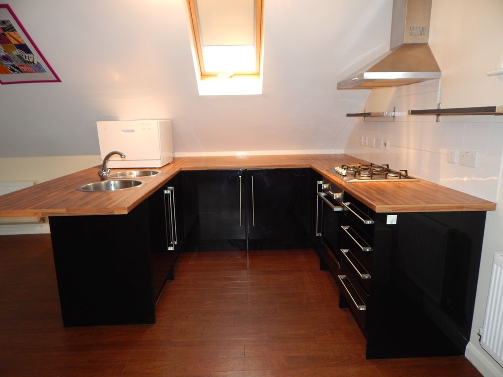 Property photo 3 of 11 Kitchen