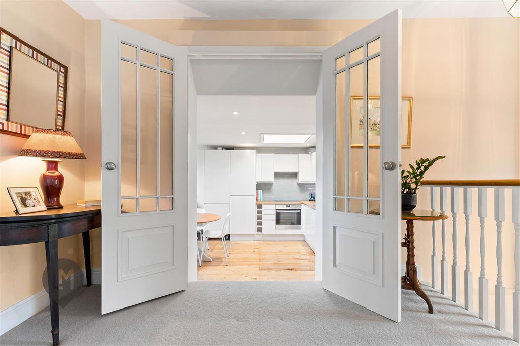 Property photo 2 of 8 Hall